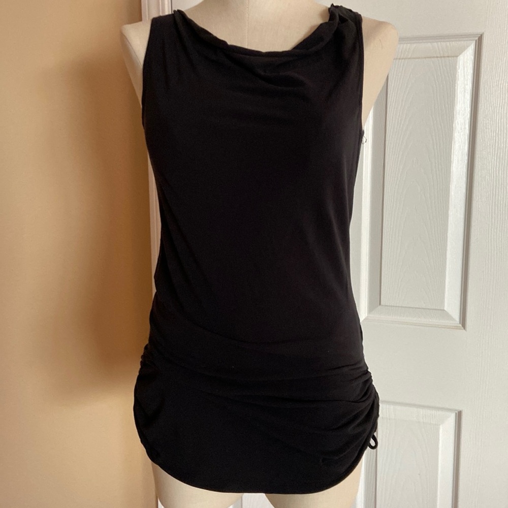 Aneka New Balance Tank Top